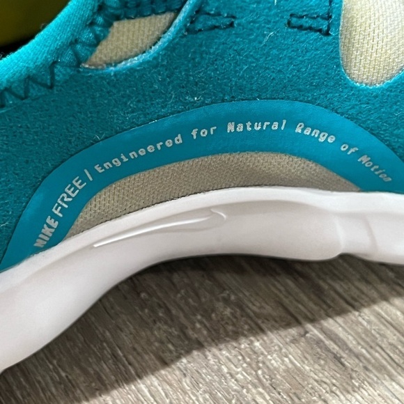 Women’s Nike Free 7.5 6MM Running Training Shoe Blue Pink Yellow EUC - Picture 7 of 9